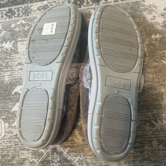 Slippers - Picture 2 of 5